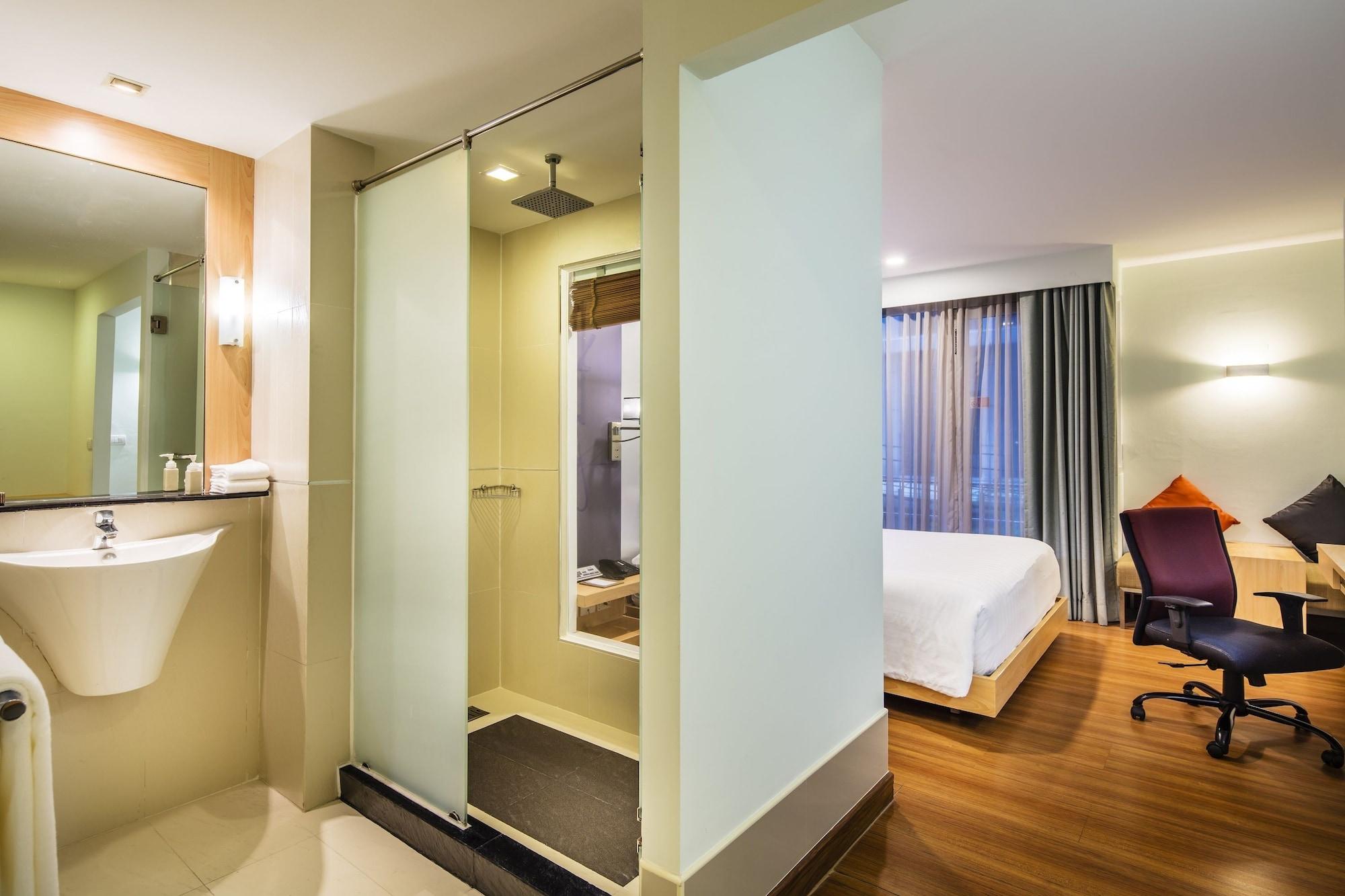 Hotel Solo, Sukhumvit 2, Bangkok - Sha Extra Plus Exterior photo